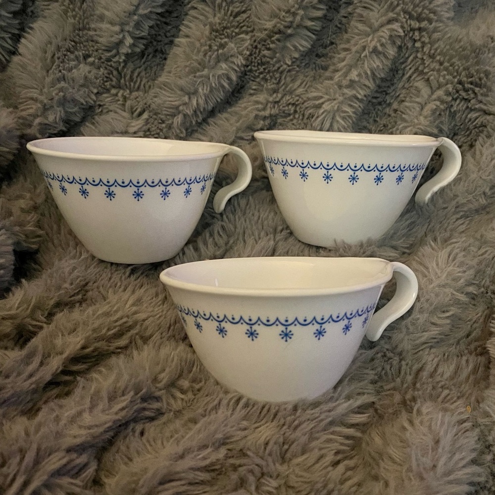 Corelle Blue SnowflakeGarland Hook Handle Cups Set Of 3 - By Corning